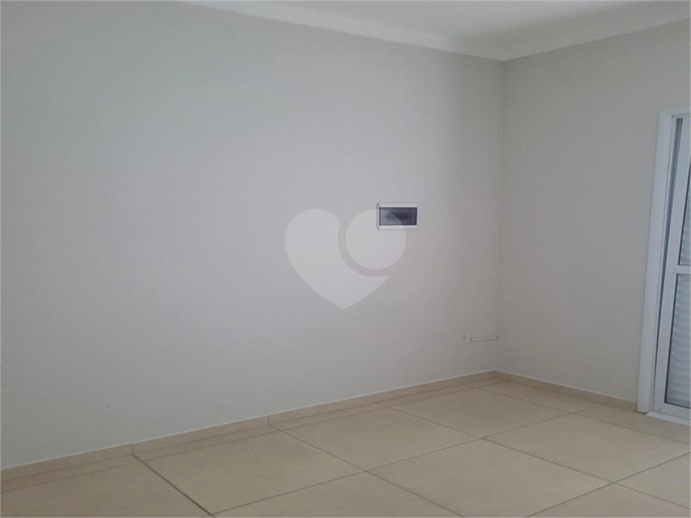 Indaiatuba - Sobrado para venda e Locação - Jardim Nely em Indaiatuba - R$ 425.000,00 - aceita parte em permuta - Bairro tranquilo com fácil acesso a rodovias, Shopping Polo Parque Mall - Assai, Polo shopping - Com duas suítes sendo uma com sacada, , lavabo. área de serviço , 2 vagas, portão ele