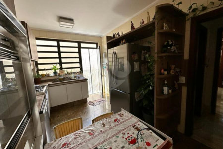 Sobrado com 5 dorm. sendo 2 suites