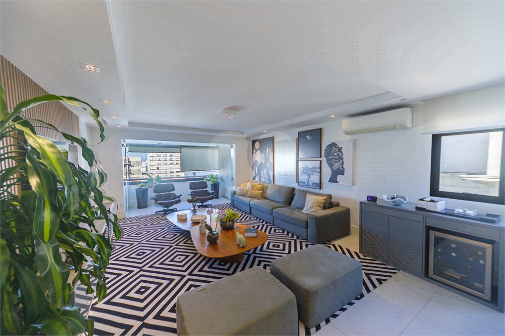 Apartamento de 149,51m2, 3 dormitórios, 1 suíte, toalete social, living 2 ambientes, 2 vagas fixas e lazer completo em Higienópolis.