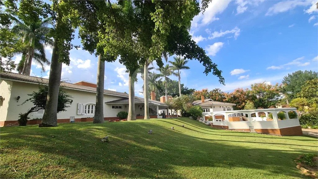 Casa à venda com 5 quartos, sendo 3 suítes,  no condomínio Village Sans Souci, Valinhos - SP