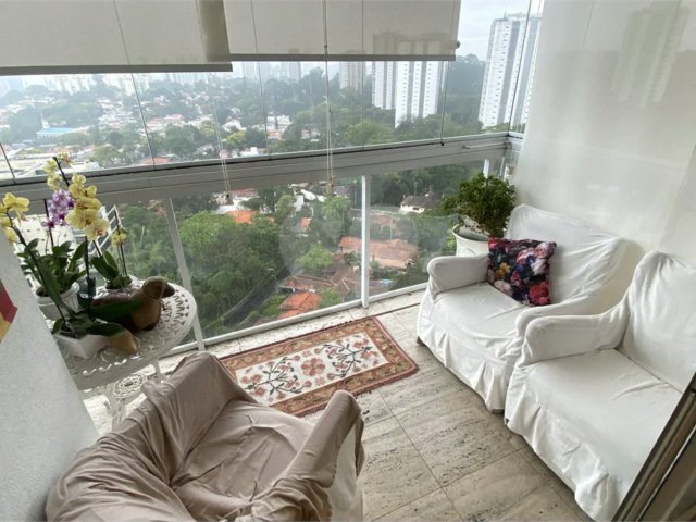 Apartamento à venda com 4 quartos, sendo 1 suíte,  em Alto da Boa Vista, São Paulo, SP