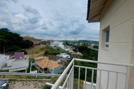 Sobrado à venda com 3 quartos, sendo 1 suíte, em Vila Omízollo, Louveira, SP