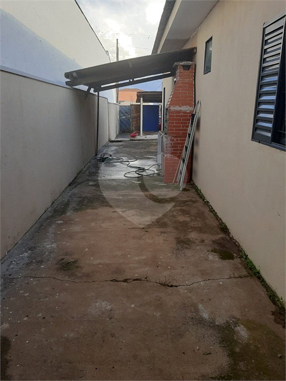 Casa térrea com 2 dormitórios.