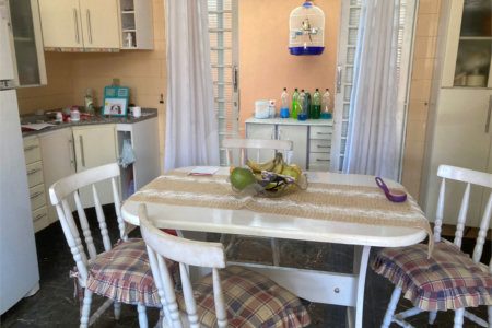 Vende-se excelente casa próxima ao Centro