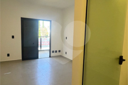 Casa Assobradada com 3 suítes na Vila Thais em Atibaia