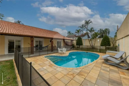 Casa Térrea à venda com 3 quartos, sendo 1 suíte, em Interlagos, São Paulo, SP