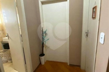 Casa com 202m² , 4 dormitórios , sendo 1 suíte , 3 vagas de garagem.