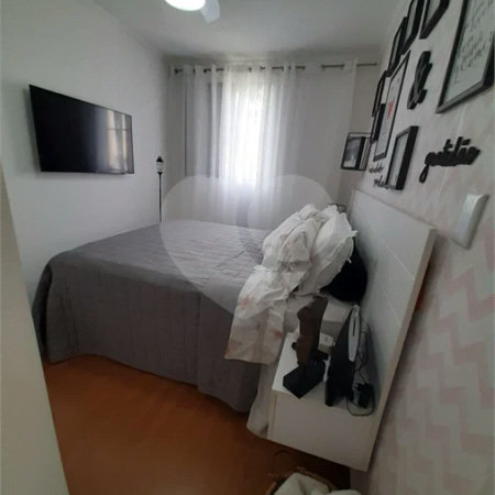 Apartamento com 2 quartos e 1 banheiro