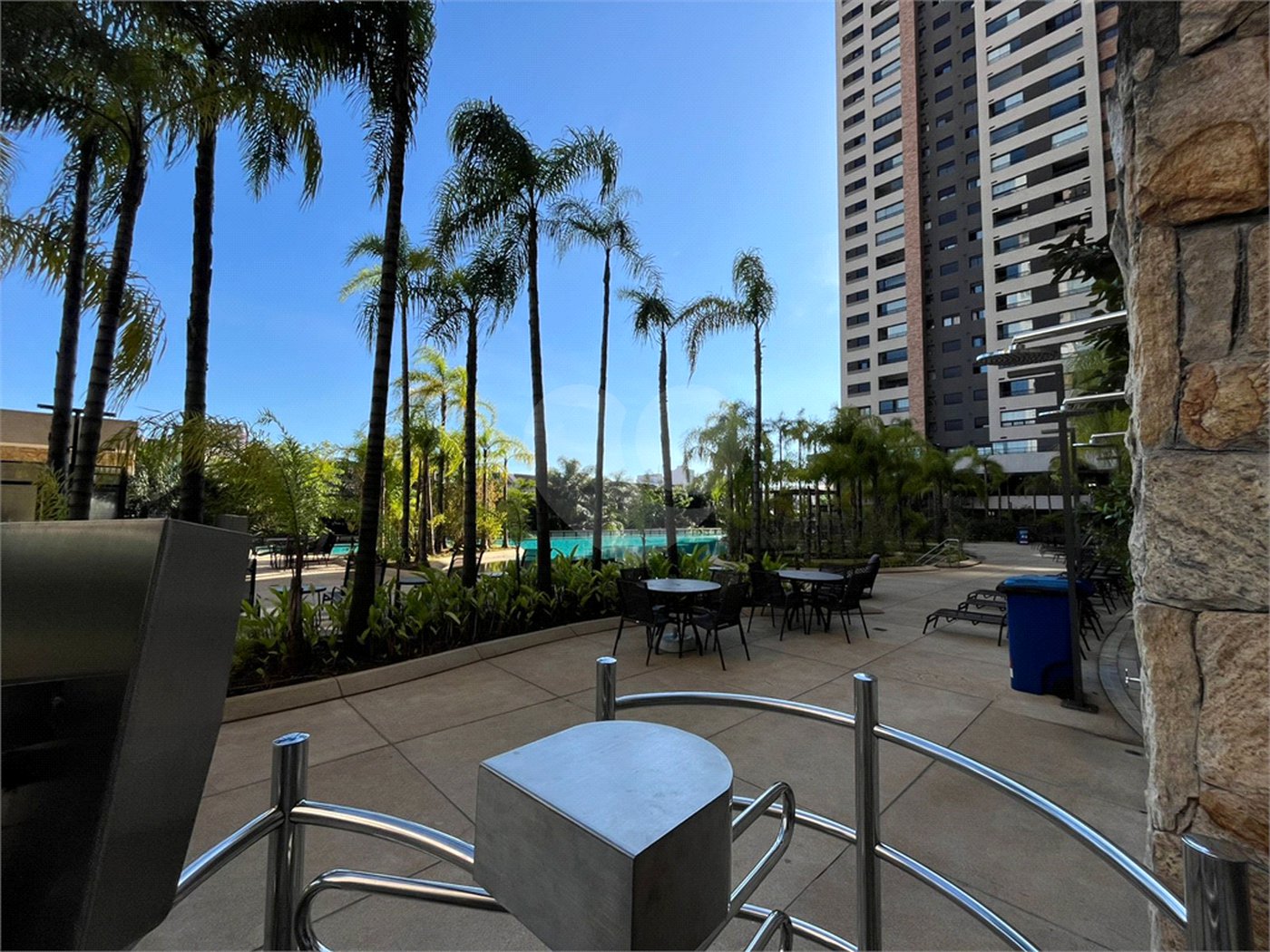 Apartamento no Brás repleto de lazer com 50 m² com 2 dormitórios e 1 vaga, Estuda Permuta