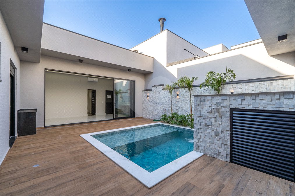 Indaiatuba - SP - Condominio Dona Lucilla - Valor R$2.295.000,00 - 3 suítes + escritório + lavabo - Terreno: 300m2 - Construção: 188m2 - Diferenciais - Móveis planejados no escritório, sala de TV, lavabo, cozinha, área gourmet, lavanderia, banheiros e closet - Ar condicionado em todos os ambie