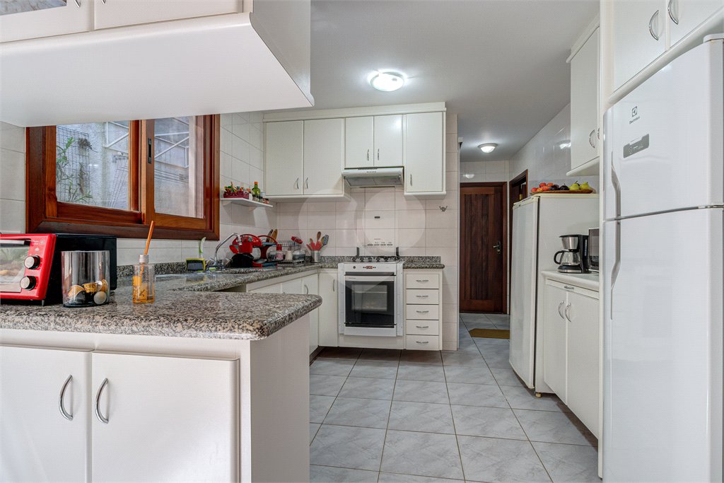 Casa à venda com 3 suítes no condomínio Canumá, São Paulo - SP