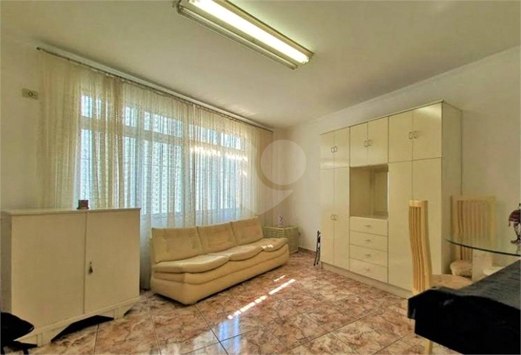 Sobrado à venda 241m² na Vila Mariana 04 dormitórios, 01 suíte e 03 vagas.