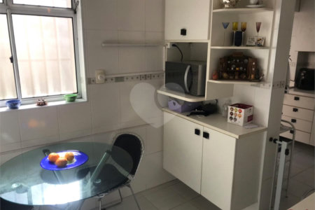 Casa Sobrado à venda no Planalto Paulista de 153m² com 3 dormitórios e 2 vagas