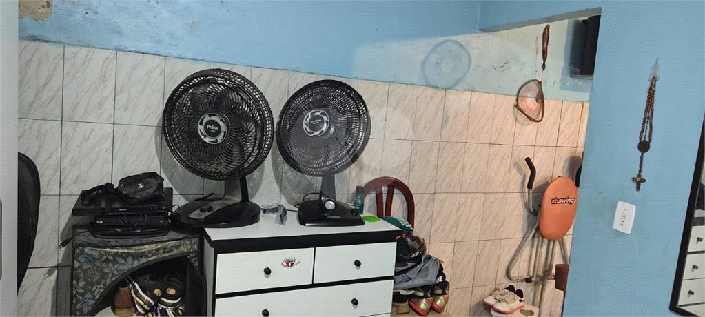 Casa com 150m² , 1 dormitório , 1 vaga de garagem , precisando de reforma , `venda na Penha.