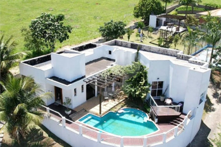 MARAVILHOSA CASA EM CONDOMÍNIO FECHADO – CAÇAPAVA/SP