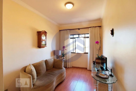 Casa para alugar com 3 quartos, sendo 1 suíte, em Jardim Monte Kemel, São Paulo - SP