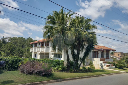 Casa à venda com 7 quartos, sendo 4 suítes, no condomínio Estância Marambaia, Vinhedo - SP