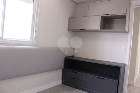 Apartamento 2 dormitórios, 1 suíte, 2 banheiros e 1 vaga de garagem.