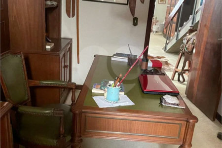 Casa à venda, 742 m², com piscina, 5 suítes, em Embu das Artes