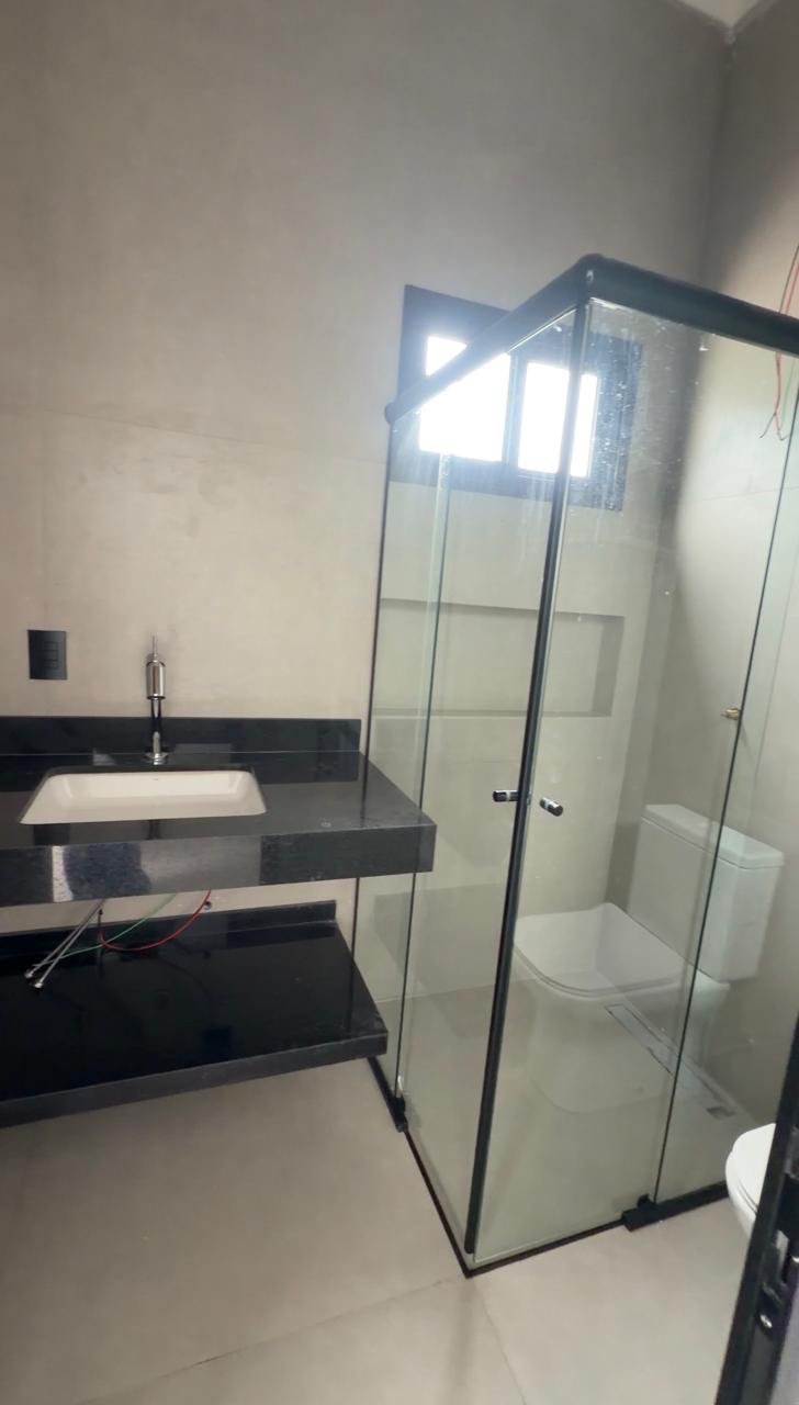 Casa à venda com 3 quartos no condomínio Villa de León, Três Lagoas - MS