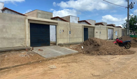 Casa à venda com 2 quartos, sendo 1 suíte,  em Residencial Mont'serrat, Balsas, MA