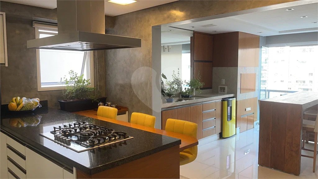 Apartamento na Mooca com 204 m² com vista maravilhosa, sendo 3 suítes e 4vagas.