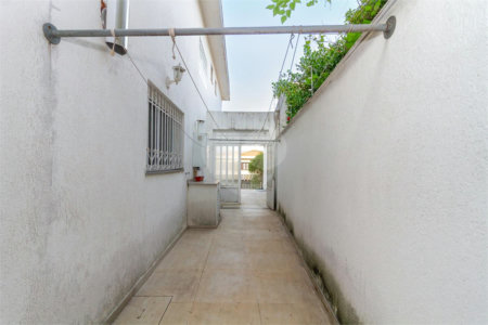 Casa Sobrado à venda com 342 m², 3 dormitórios, sendo 2 suítes, 4 vagas na Vila Mariana - São Paulo.
