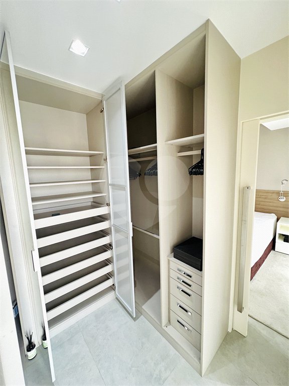 Apartamento venda / locação Vila Nova Conceição, 80m², andar alto, 1 suíte e 2 vagas