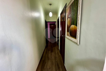 Casa com Piscina e Churrasqueira | 2 Suítes | Edícula | 3 Vagas | 275m²