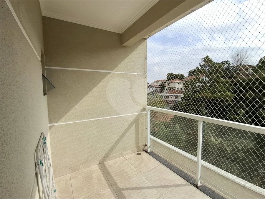 Casa à venda com 3 quartos, sendo 1 suíte, no condomínio Vila Arnoni, São Paulo - SP