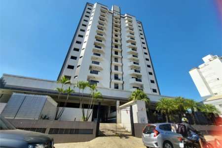 Apartamento com 130m² enfrente ao São Carlos Clube