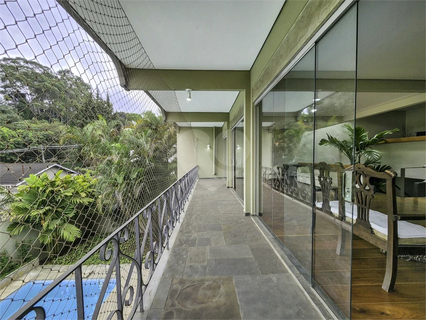 CASA EM RUA FECHADA NA REGIÃO DO MORUMBI / REGIÃO DO CLUBE PAINEIRAS
