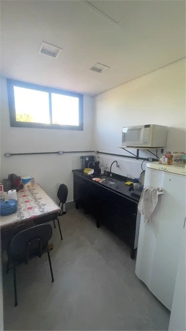 Incrível imóvel comercial com 250 metros de área construída com 5 salas e 2 cozinhas com 5 vags no caxingui
