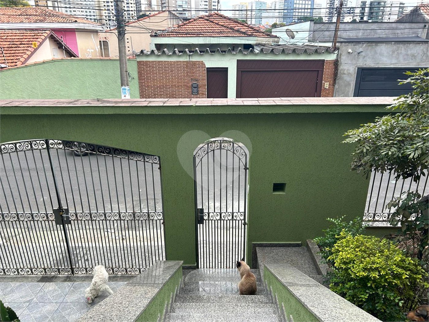 Excelente Sobrado à venda no Planalto - 5 Quartos/4 Suítes/2 Vagas na garagem