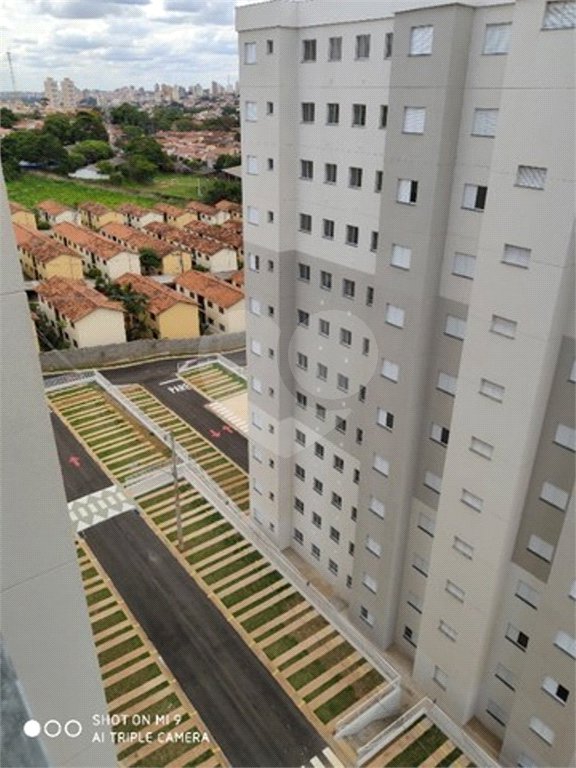 Apartamento no Condomínio Parque dos Manacás.