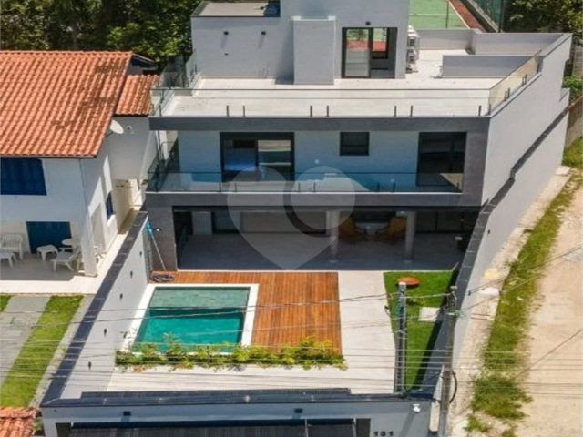Sobrado à venda com 4 suítes em Juquehy, São Sebastião, SP
