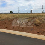 Terreno plano no Condomínio Villeneuve, com 250,00 m² de área total.