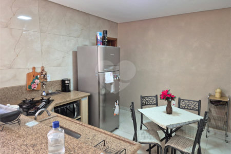 Casa com 2 Dormitórios á venda, em São Carlos.