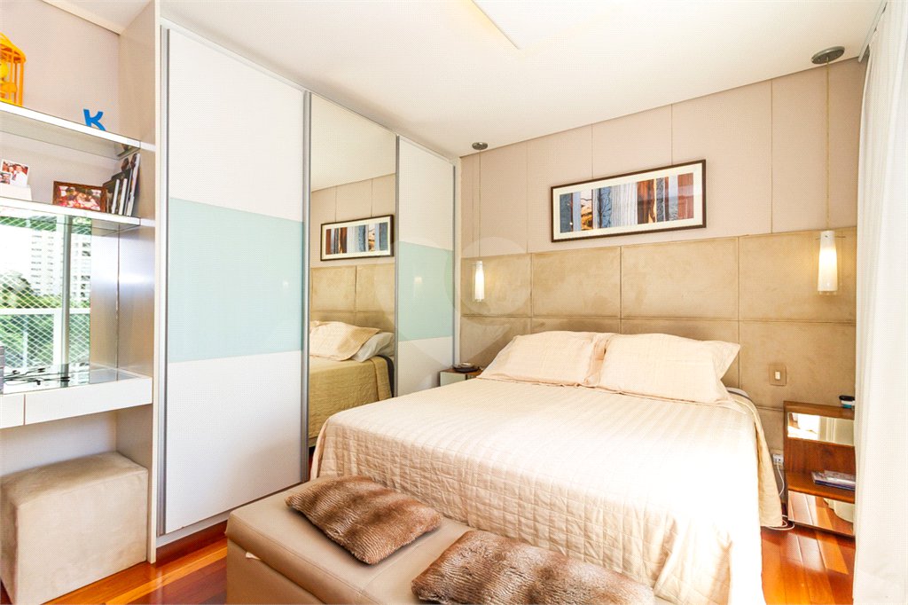 Apartamento de Alto Padrão no Campo Belo para venda com porteira fechada, com 4 dormitórios suítes e 4 vagas com lazer de club.
