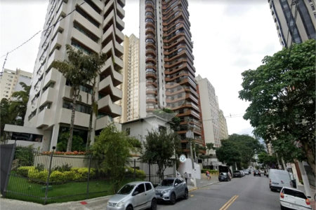 Apartamento 192m² à venda na Aclimação com 3 suítes e 3 vagas.