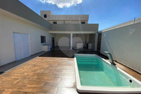 Casa térrea com piscina para venda no Residencial Arcoville