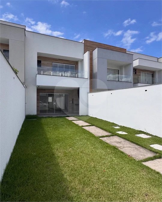 Casa duplex com 4 quartos, piscina e área gourmet, em condomínio com lazer completo e localização estratégica ao lado do Park Shopping.