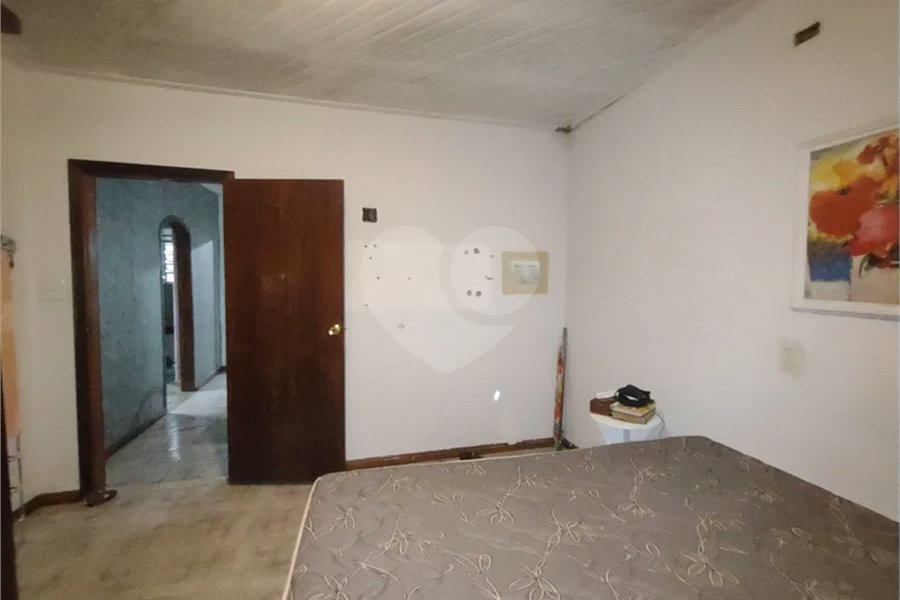 Casa Térrea de Esquina à Venda no Parque Vitória – Excelente Potencial!