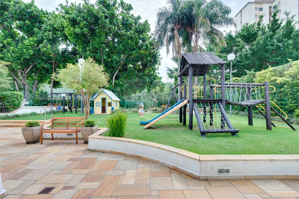 Apartamento à venda com 3 suítes em Real Parque, São Paulo, SP