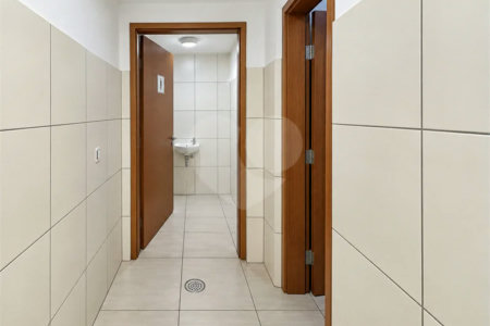 Galpão comercial/industrial com 627 m² no Bairro Planalto, em São Bernardo do Campo, próximo à Via Anchieta, com piso fabril, escritórios e mezanino.