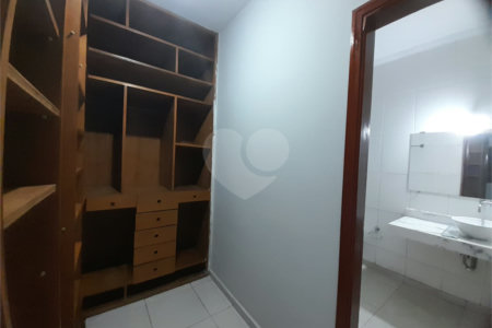 Casa de Alto Padrão à Venda e Locação no Parque Santa Mônica - São Carlos