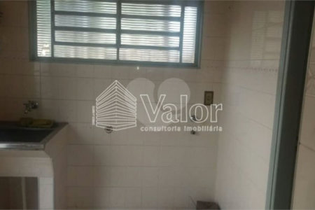 Casa térrea com 2 dormitórios.
