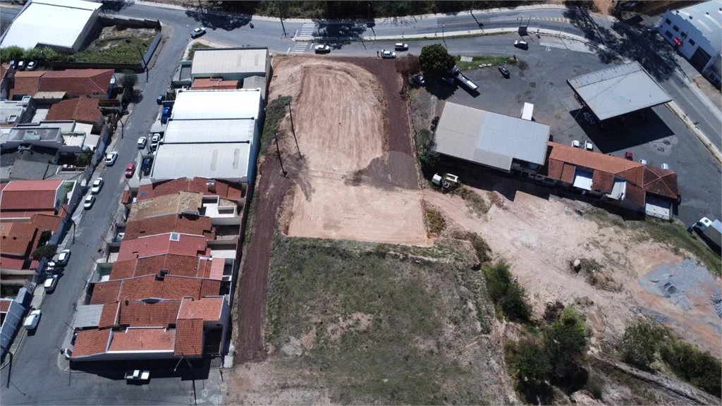 Terreno Amplo com 6.265m² e Acesso por Dois Níveis – Ótima Localização!