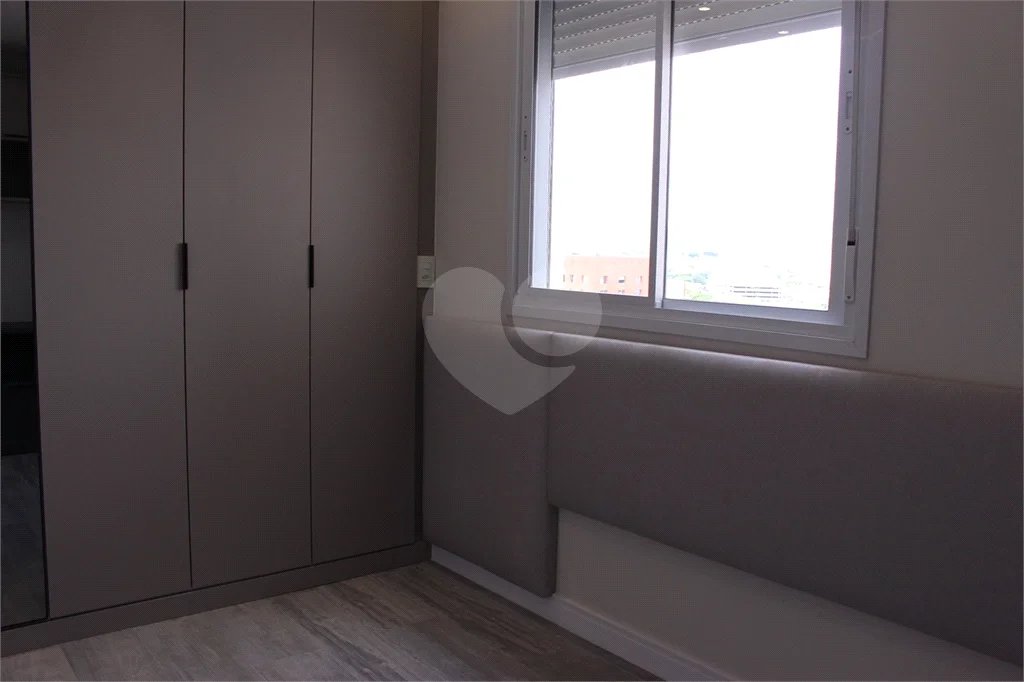 Apartamento 2 dormitórios, 1 suíte, 2 banheiros e 1 vaga de garagem.