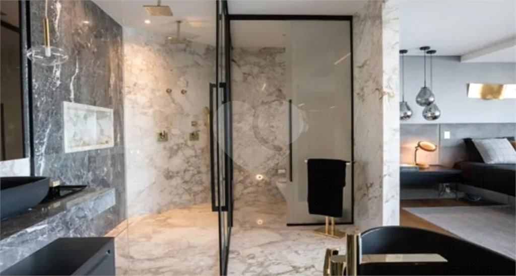 Deslumbrante apartamento duplex pronto para mudar no Itaim Bibi com 242M2, 2 suítes, 3 vagas